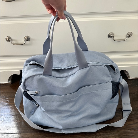 Lululemon IVIVVA Weekend Escape Duffle - Picture 5 of 6